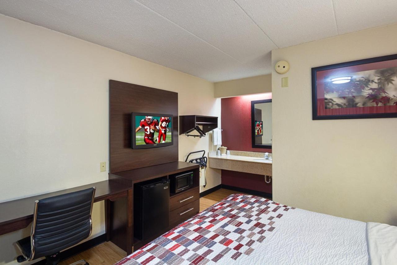 Red Roof Inn Cincinnati East - Beechmont Cherry Grove Eksteriør billede