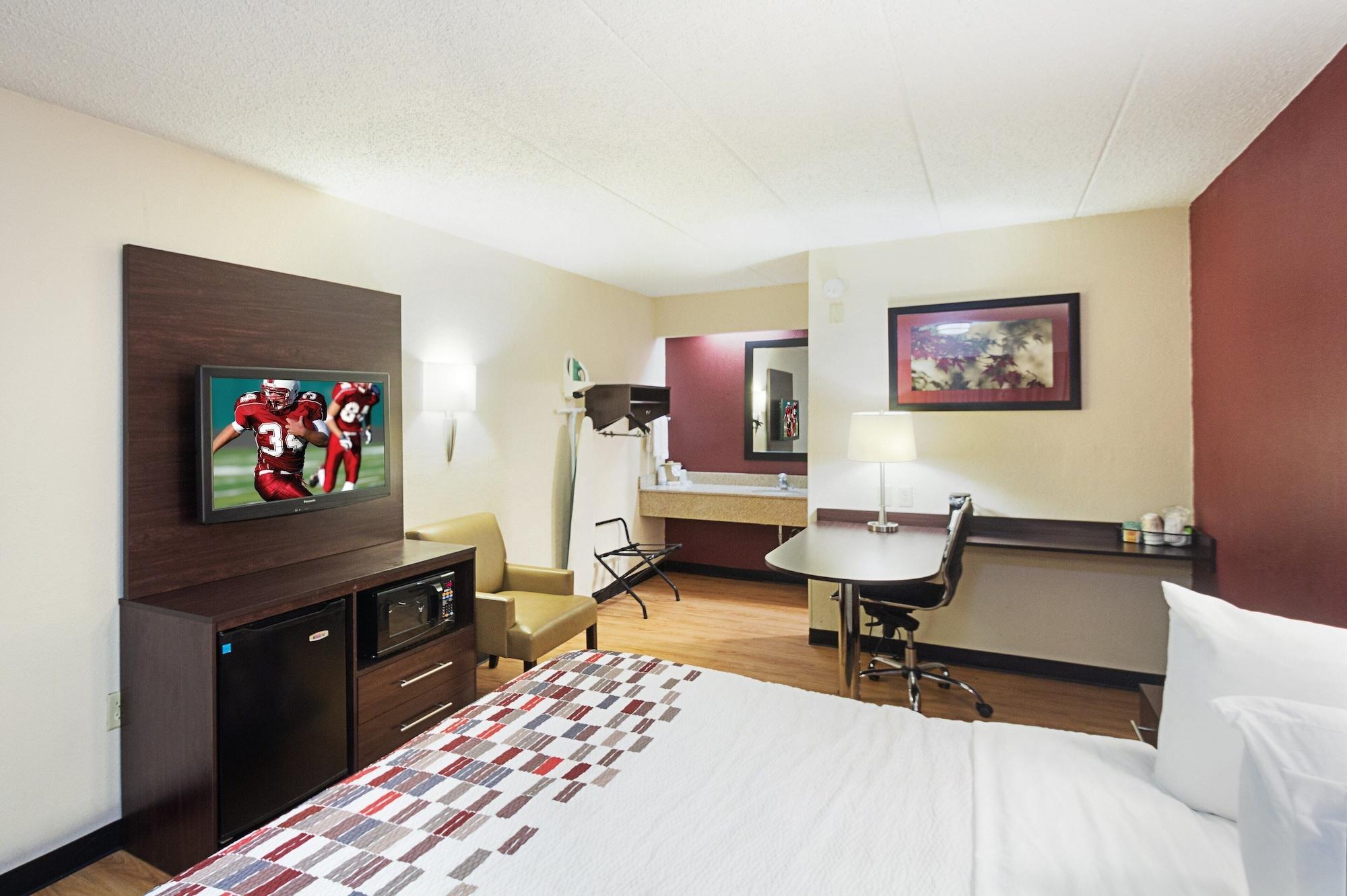 Red Roof Inn Cincinnati East - Beechmont Cherry Grove Eksteriør billede