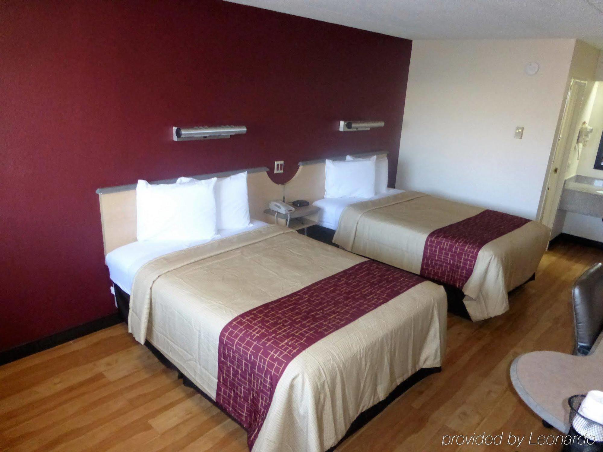 Red Roof Inn Cincinnati East - Beechmont Cherry Grove Eksteriør billede