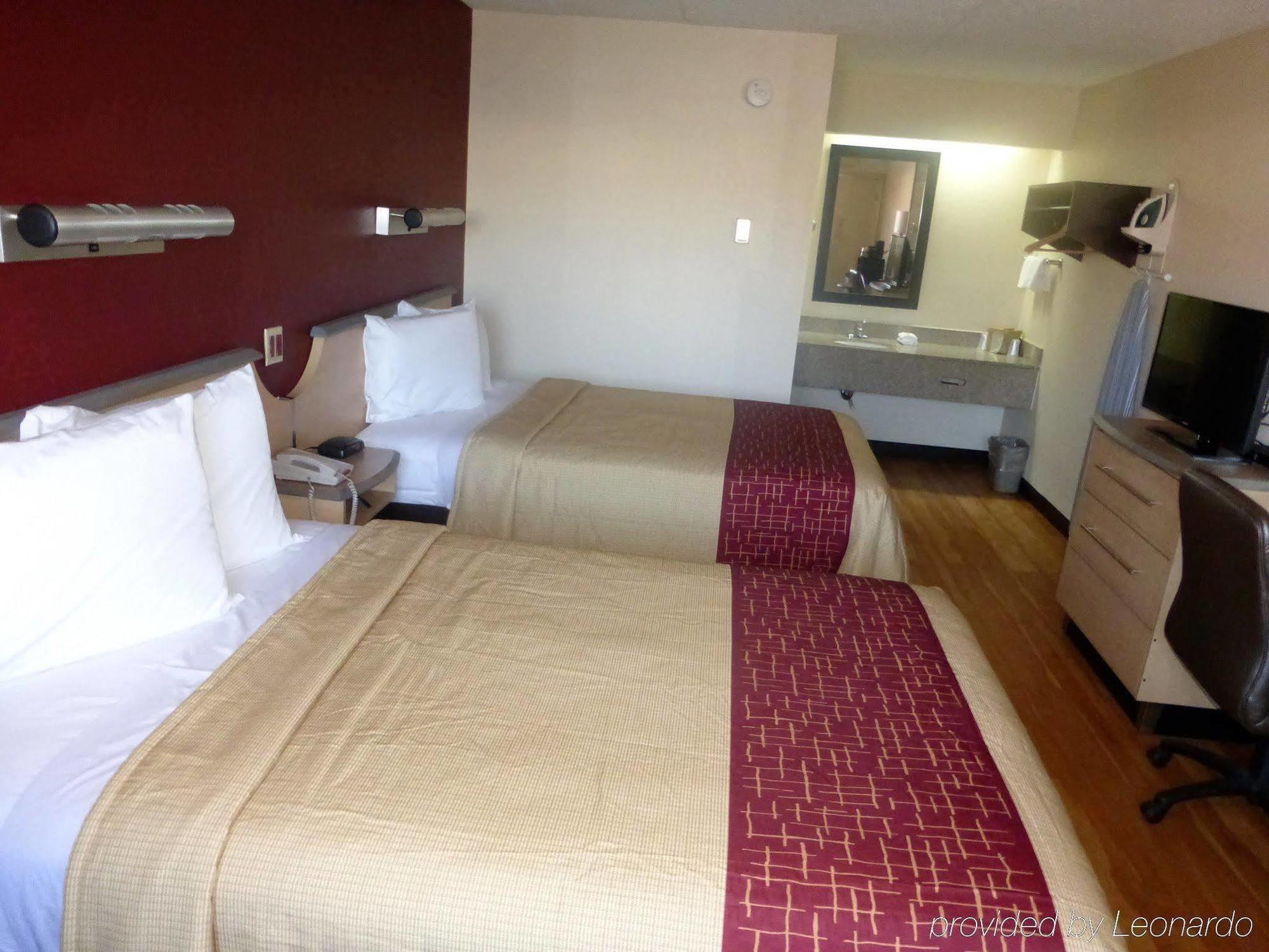 Red Roof Inn Cincinnati East - Beechmont Cherry Grove Eksteriør billede